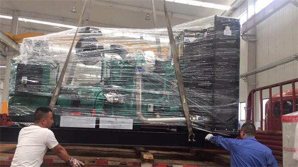 康明斯500KW柴油發(fā)電機(jī)組專車發(fā)往常州客戶現(xiàn)場
