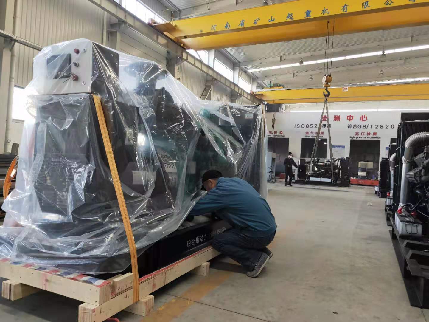 出貨！一臺康明斯250千瓦柴油發(fā)電機(jī)組按時完工，發(fā)往江蘇南通