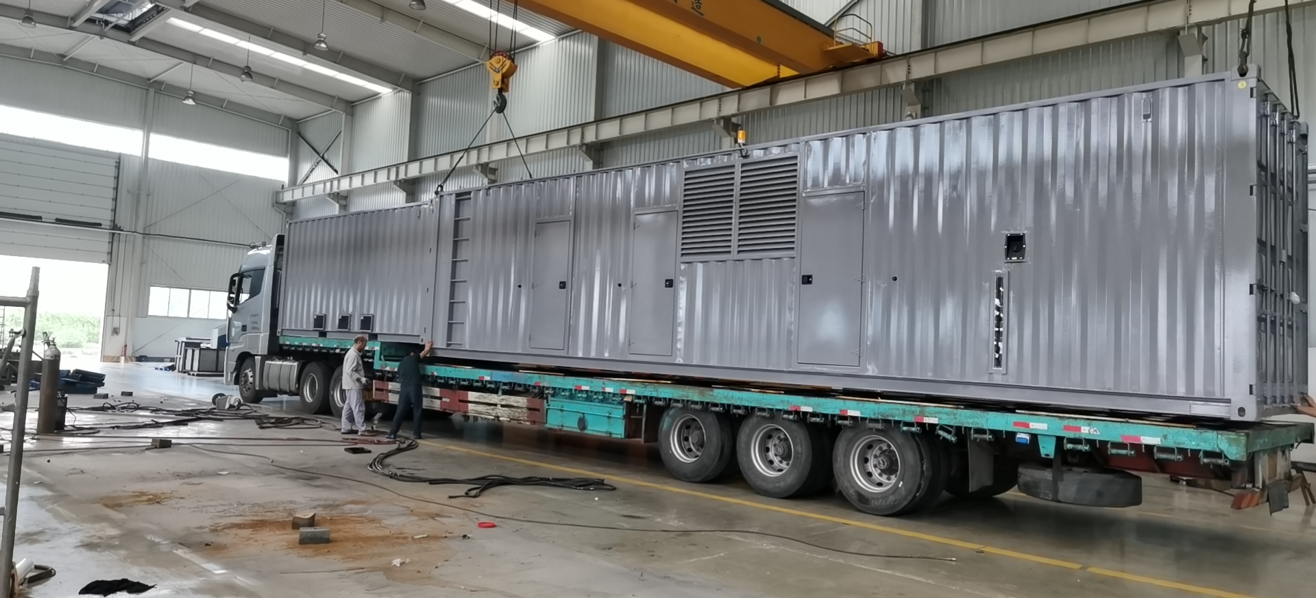 1200KW玉柴集裝箱式柴油發(fā)電機(jī)組現(xiàn)場完美交付